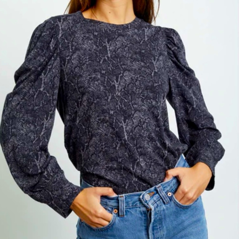 Rails Emilia Snakeskin Top - Charcoal
Snakeskin Size Small